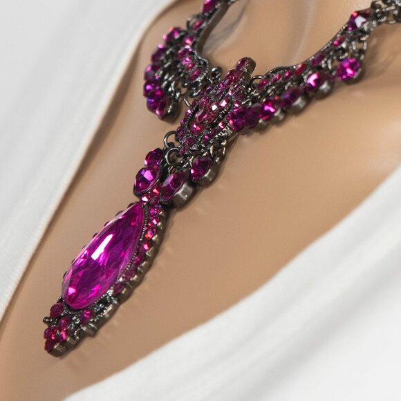 POFJ Rhinestone Necklace With A Dangling Faux Gem Surrounded By Smaller‎ Ones - Picture 6 of 11